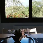 Liofyto - Stylish With Views To Foinikounda Bay Downstairs Appartement