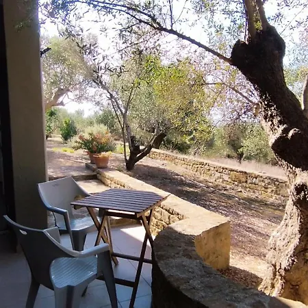 Apartman Liofyto - Stylish With Views To Foinikounda Bay Downstairs
