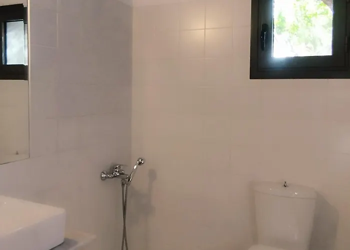 Апартаменты Liofyto - Stylish With Views To Foinikounda Bay Downstairs