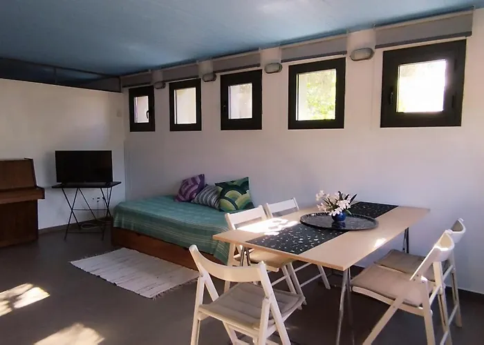 Liofyto - Stylish With Views To Foinikounda Bay Downstairs Апартаменты Kamaria (Messinia)