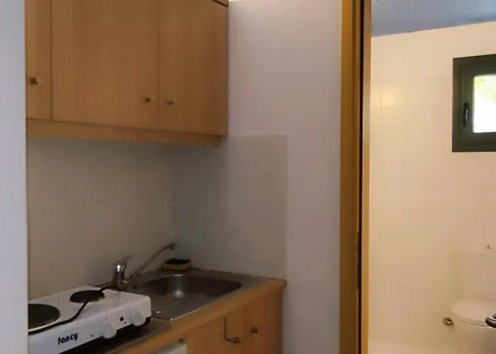 Liofyto - Stylish With Views To Foinikounda Bay Downstairs Apartment Kamária